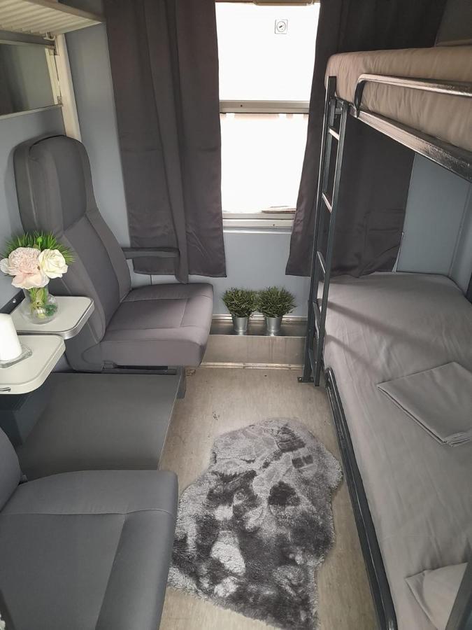 Hostel Balkan Express ซาเกร็บ ภายนอก รูปภาพ